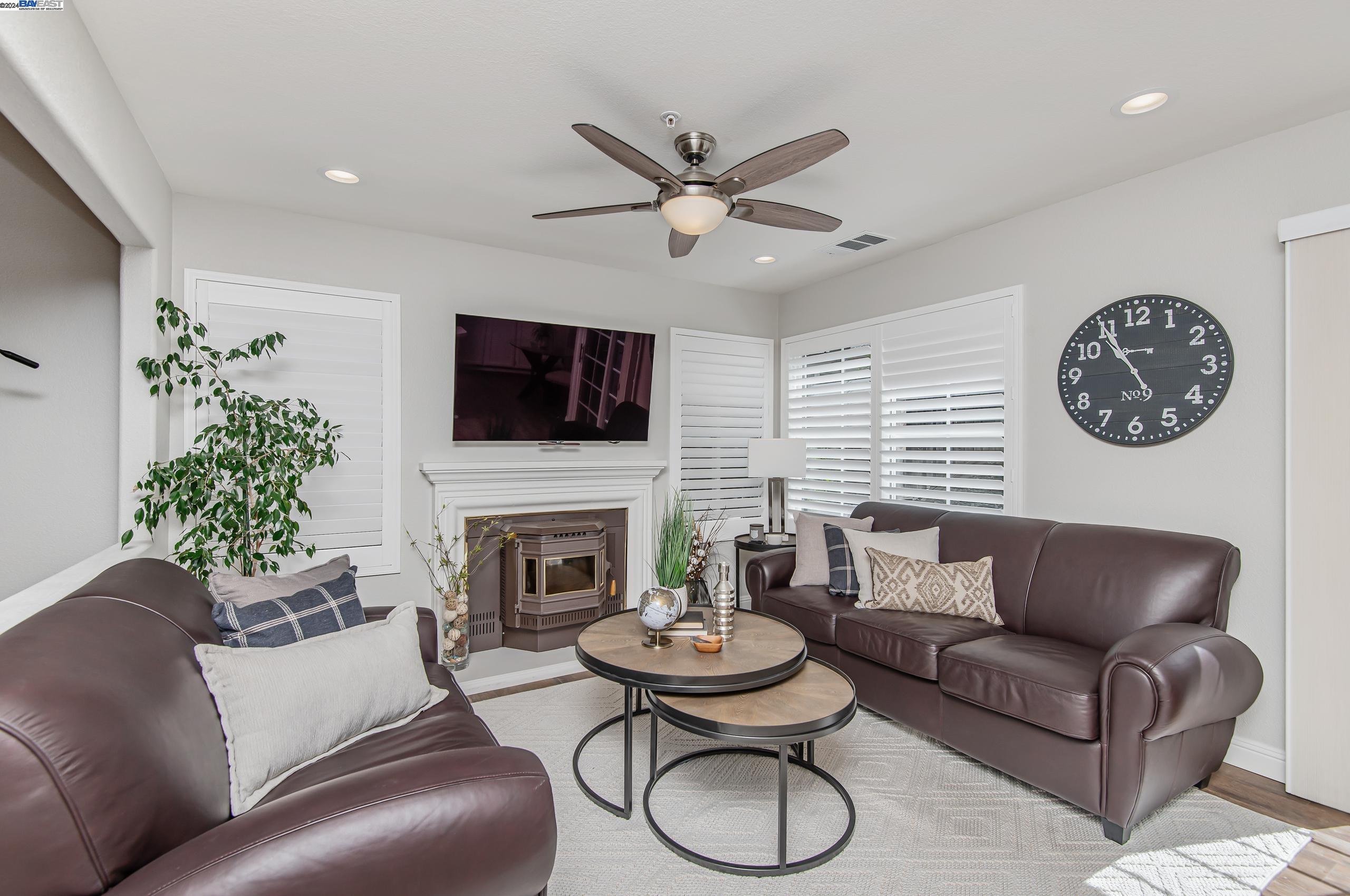 1339 Calle De Las Granvas