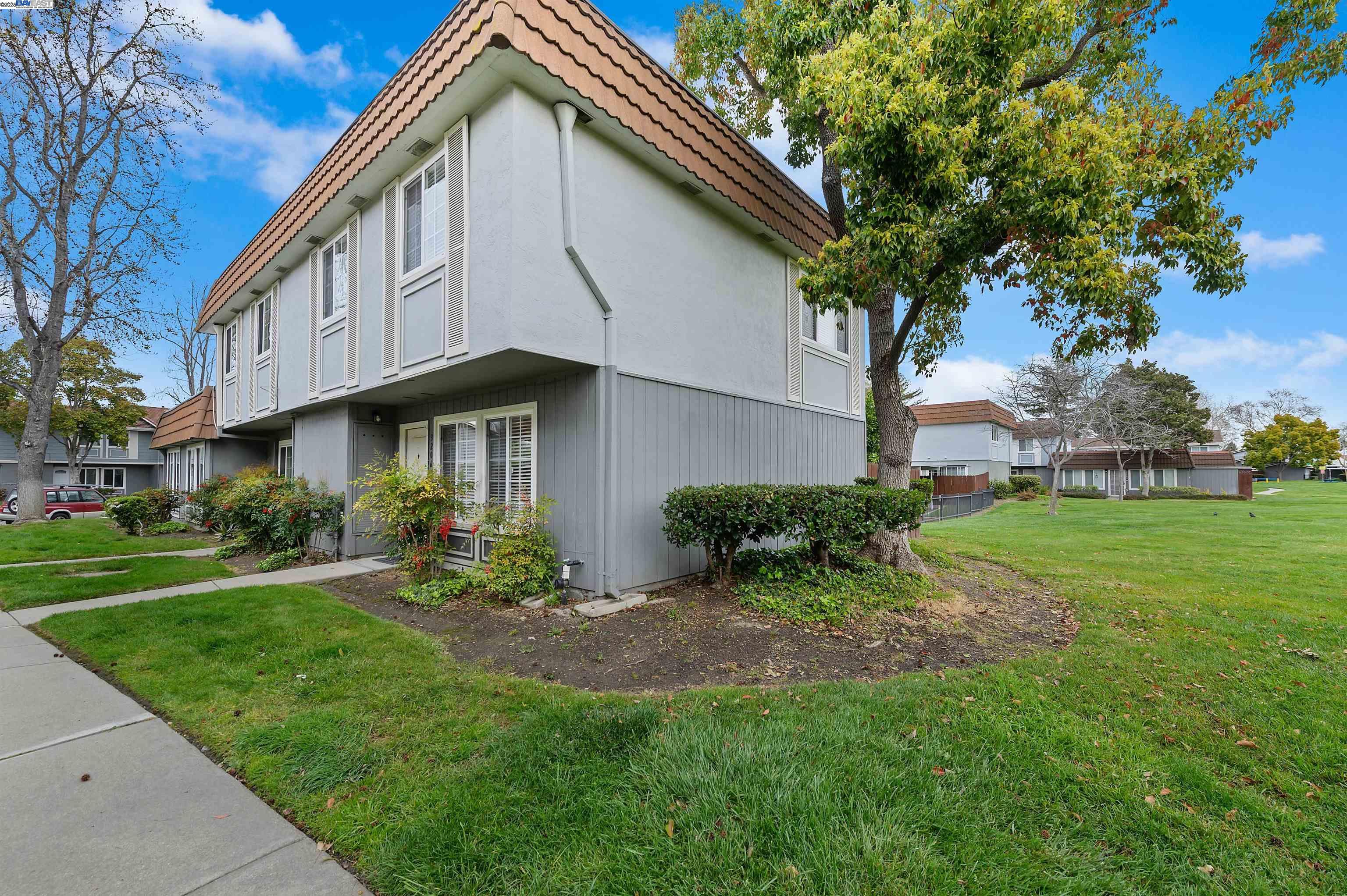 3206 Pueblo Way