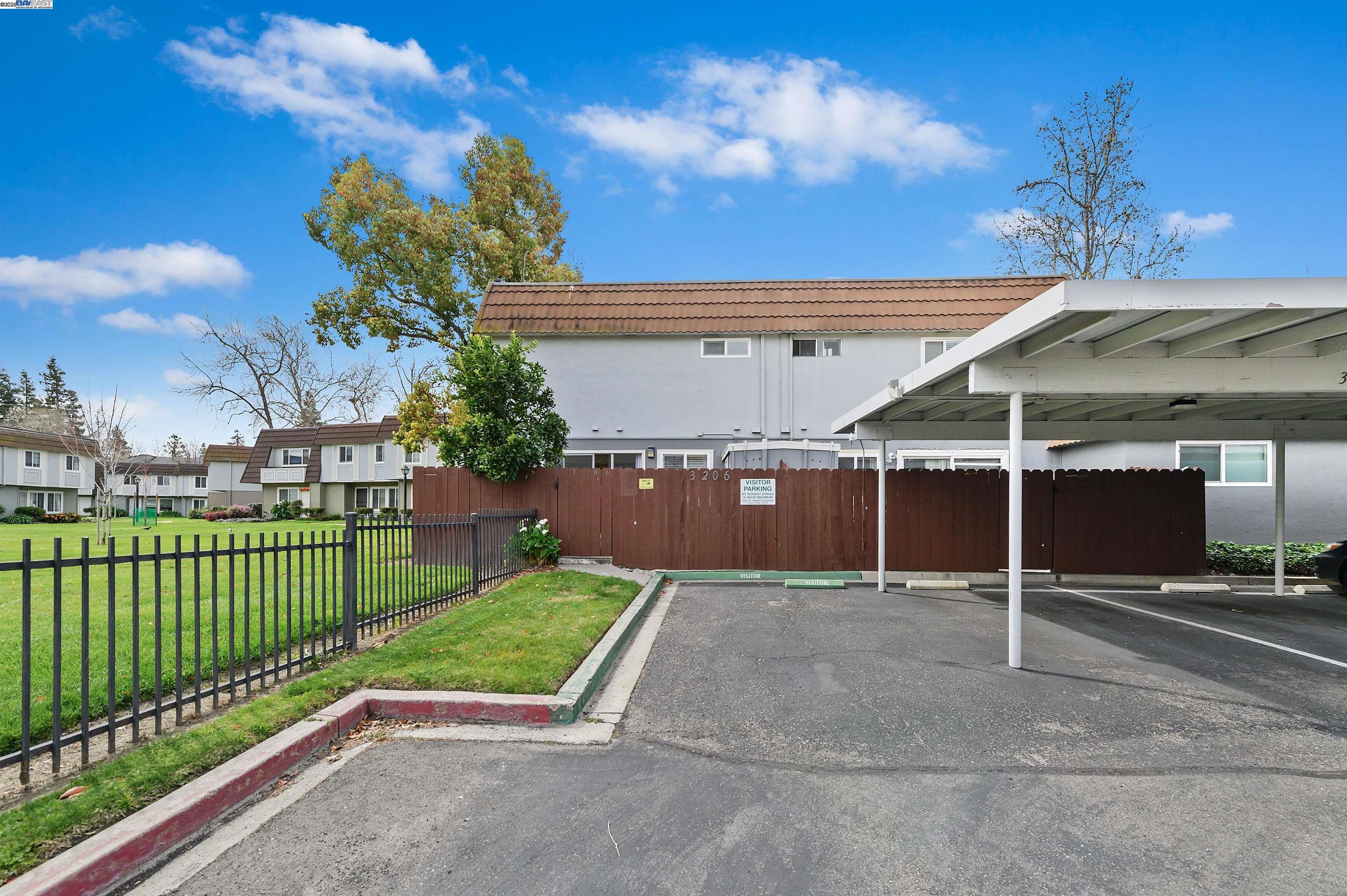 3206 Pueblo Way