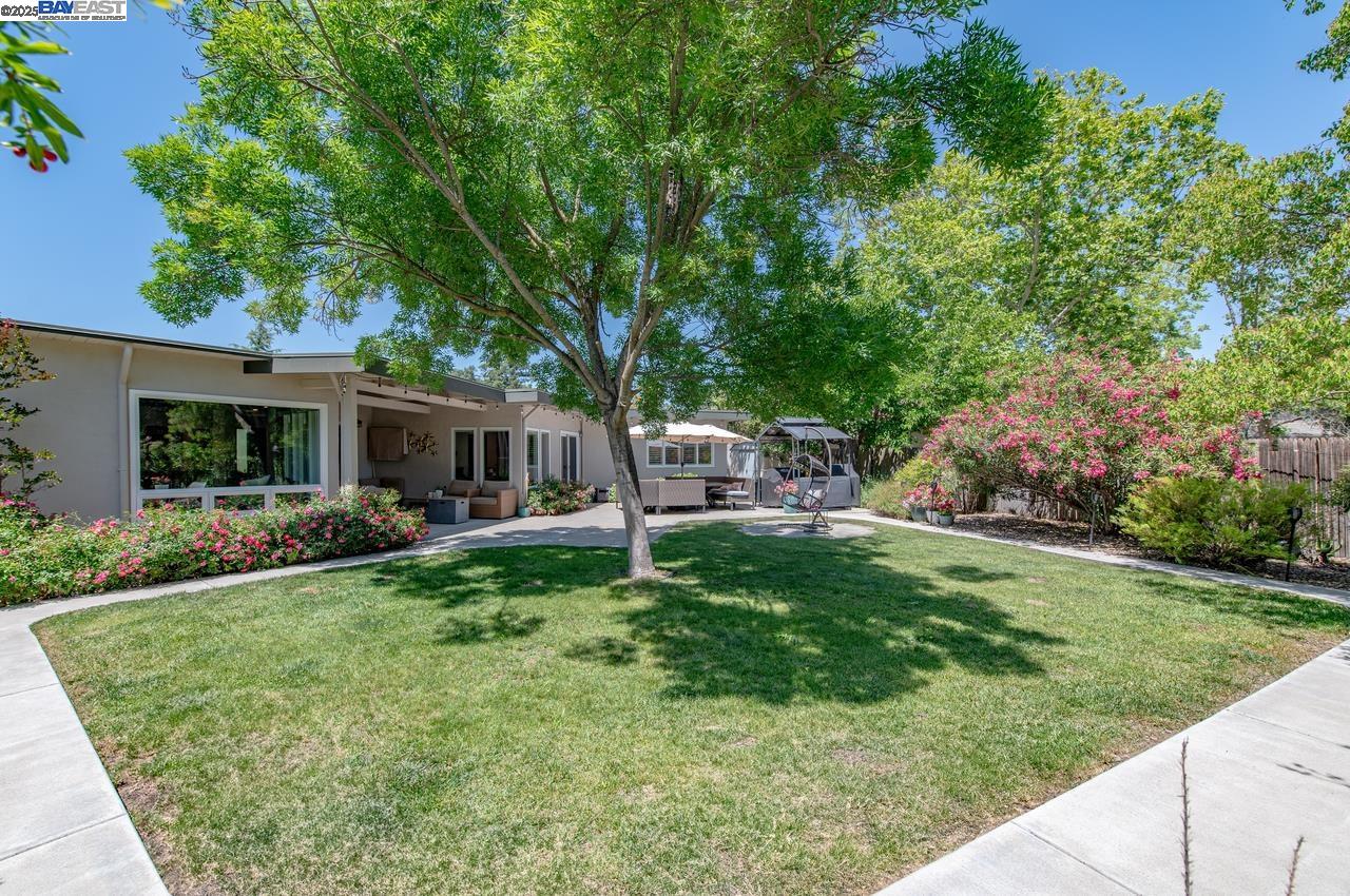 2355 Chateau Way