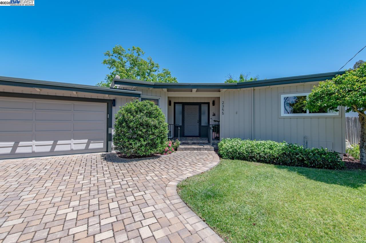 2355 Chateau Way