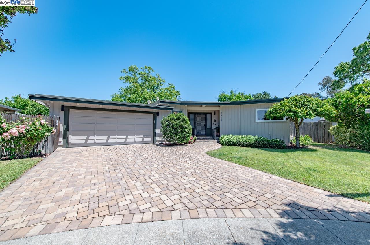 2355 Chateau Way