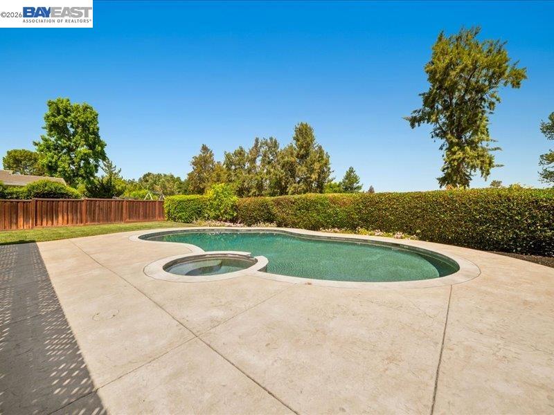 2880 Longspur Way