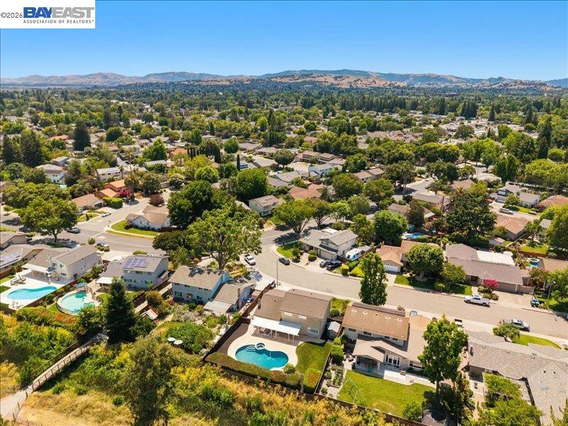 2880 Longspur Way
