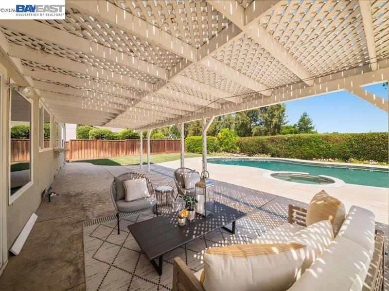 2880 Longspur Way