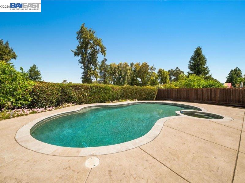 2880 Longspur Way