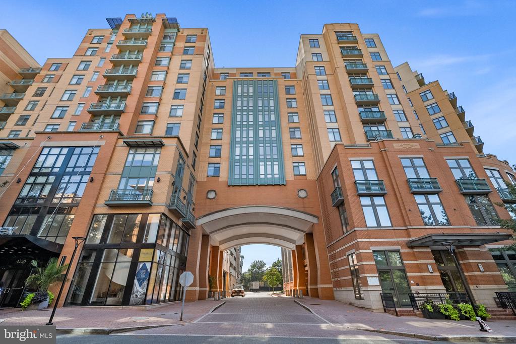 2720 S ARLINGTON MILL DRIVE Unit: 914