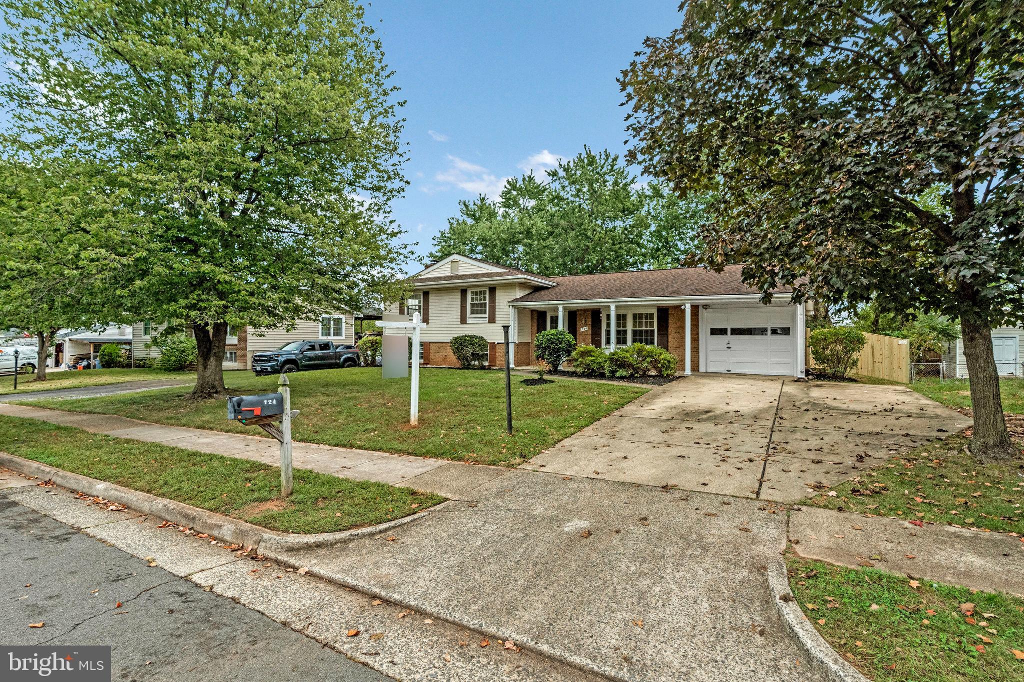 724 N AMELIA ST