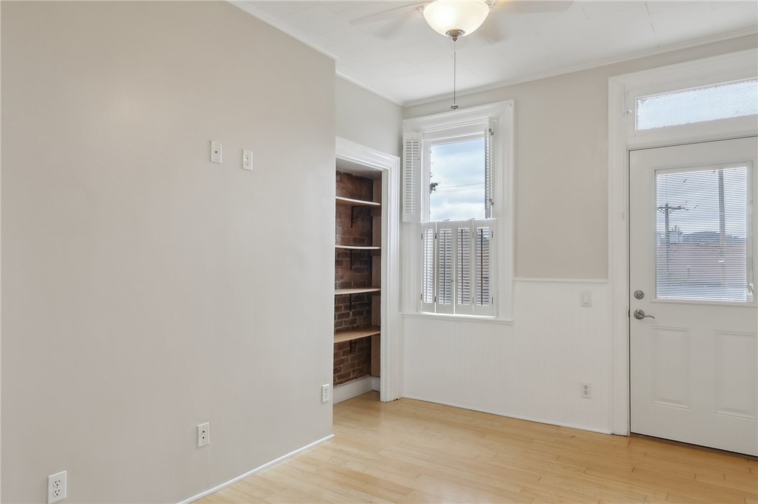 4615 1/2 Carlton St