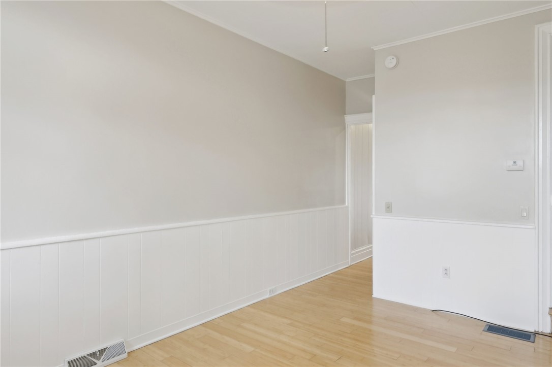 4615 1/2 Carlton St