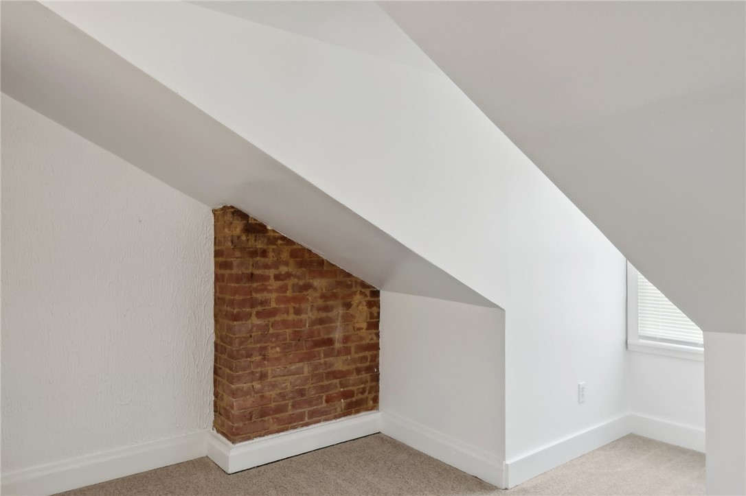 4615 1/2 Carlton St