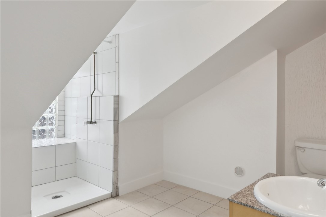 4615 1/2 Carlton St
