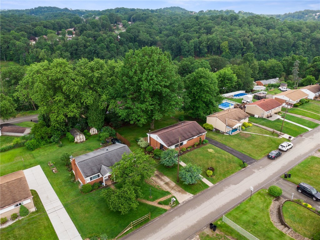 4047 Crestwood Dr
