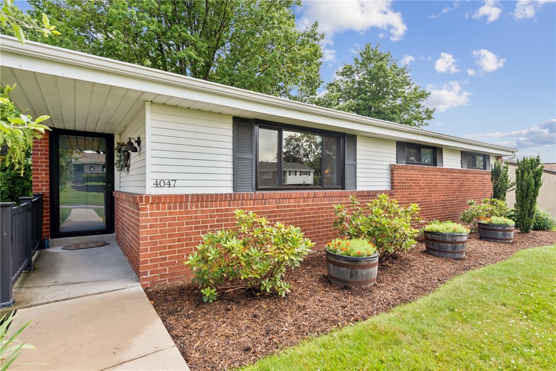 4047 Crestwood Dr