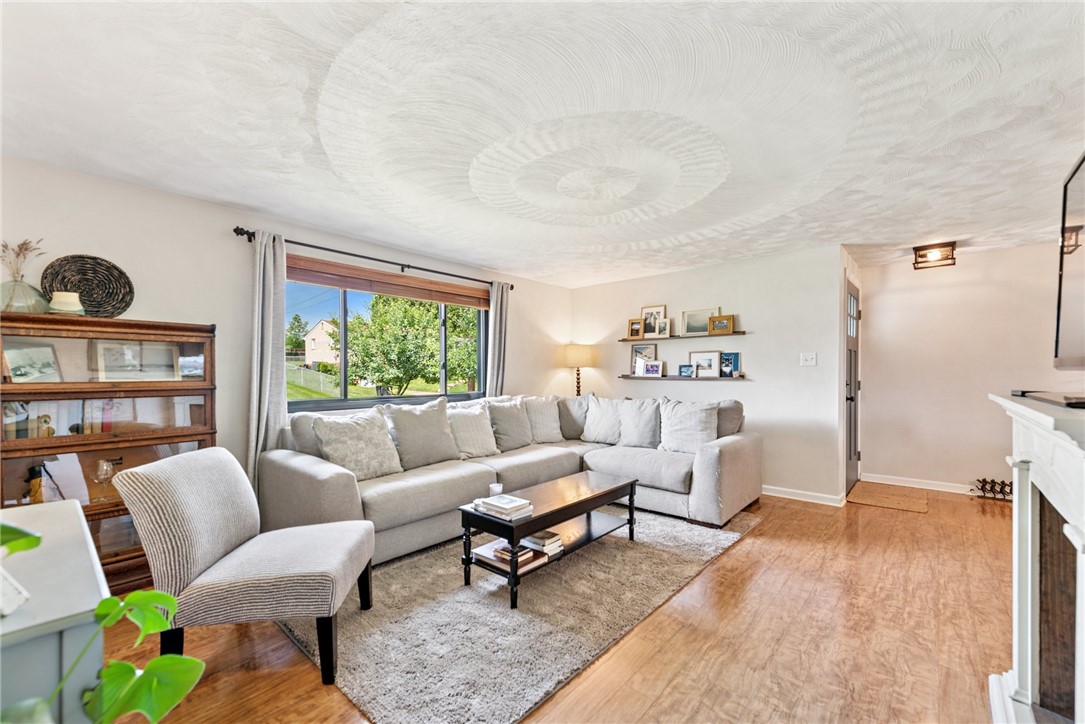 4047 Crestwood Dr