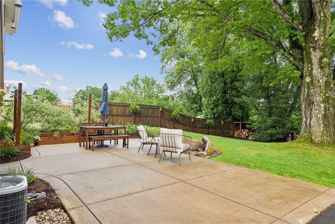 4047 Crestwood Dr
