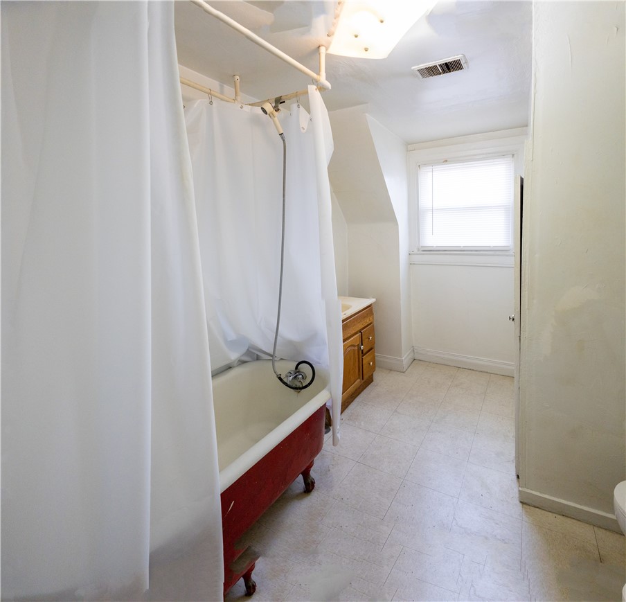 120 1st St 3