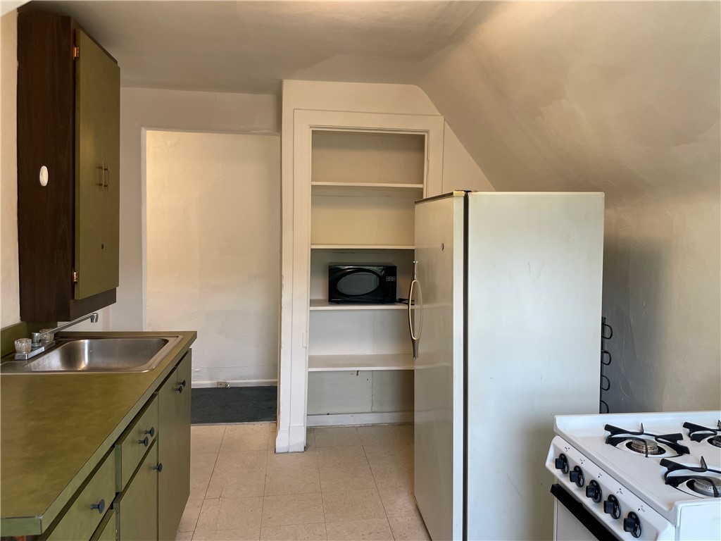 120 1st St 3