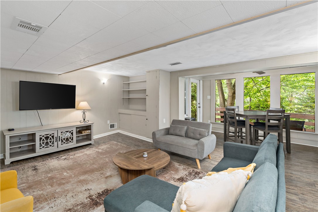231 Woodside Rd