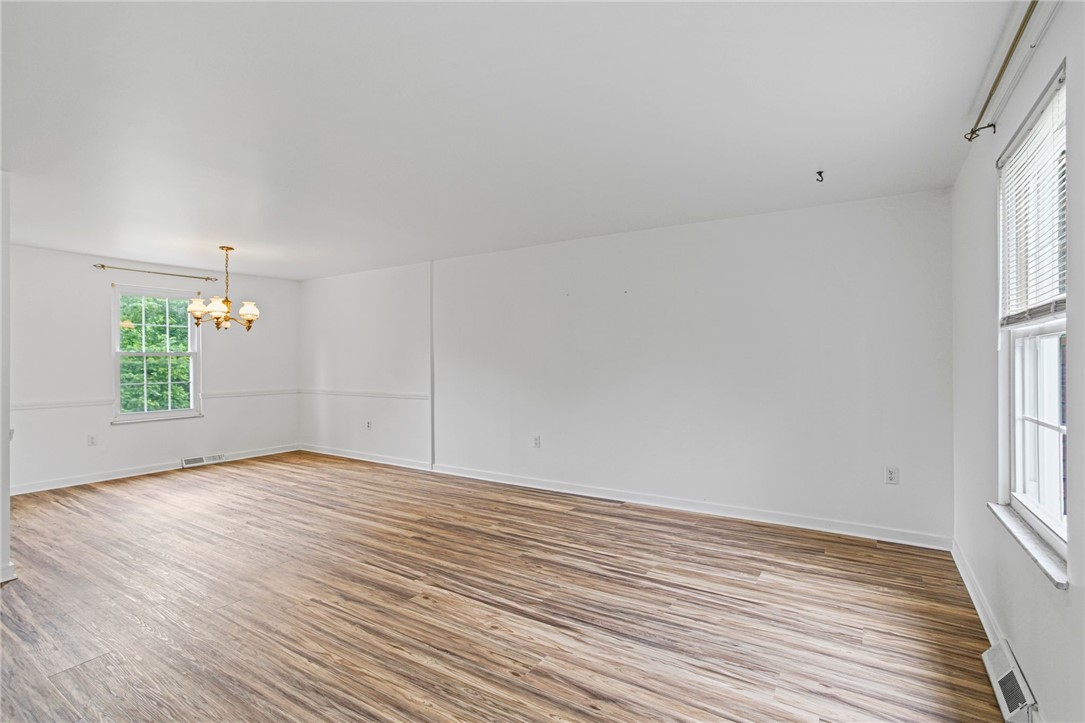 580 Meadowvale Dr