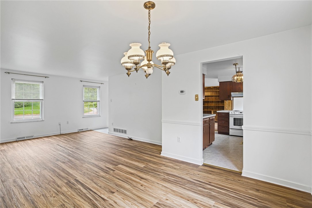 580 Meadowvale Dr