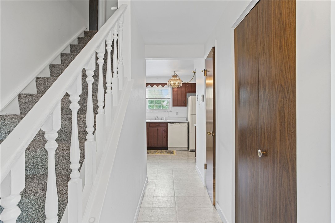 580 Meadowvale Dr