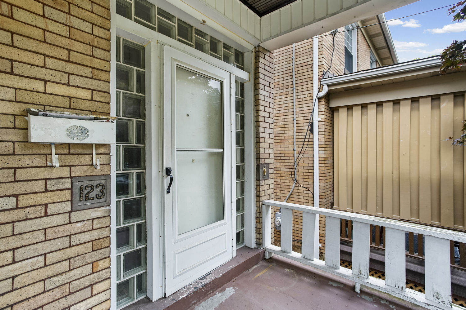 123 E Agnew AVENUE