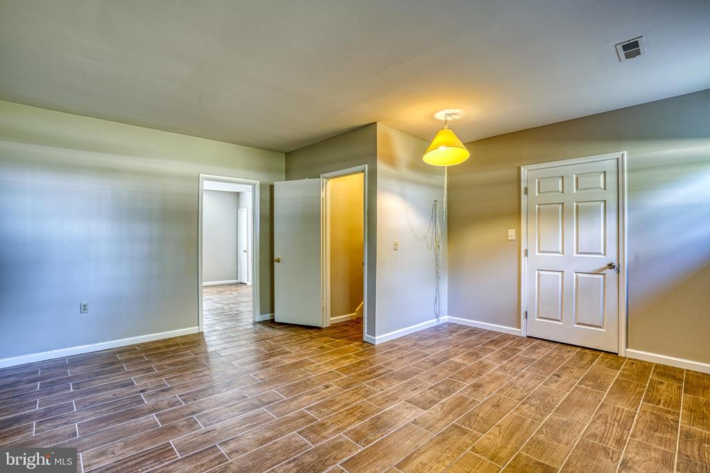 29529 DUTCHMANS LANE