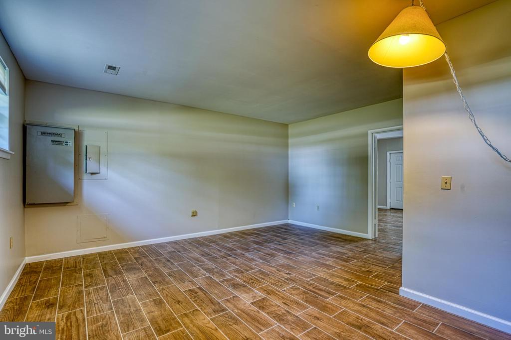 29529 DUTCHMANS LANE