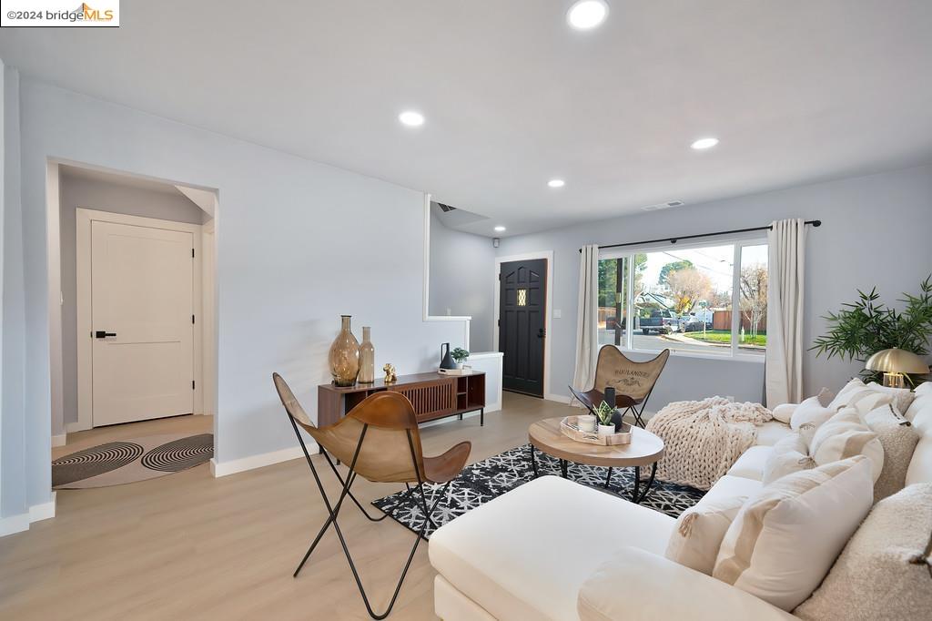 1431 Cape Cod Way