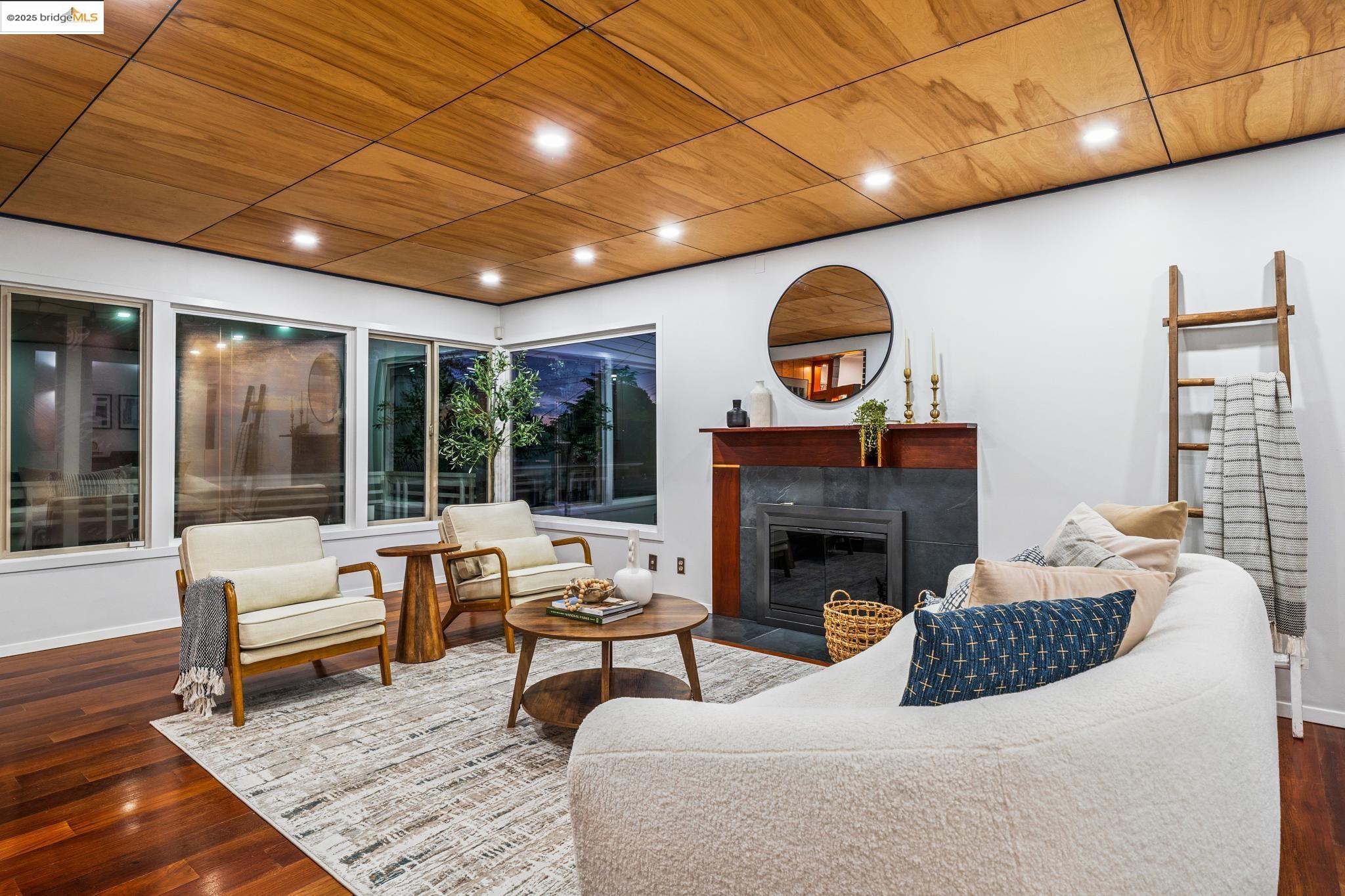 6545 Alta Vista Dr