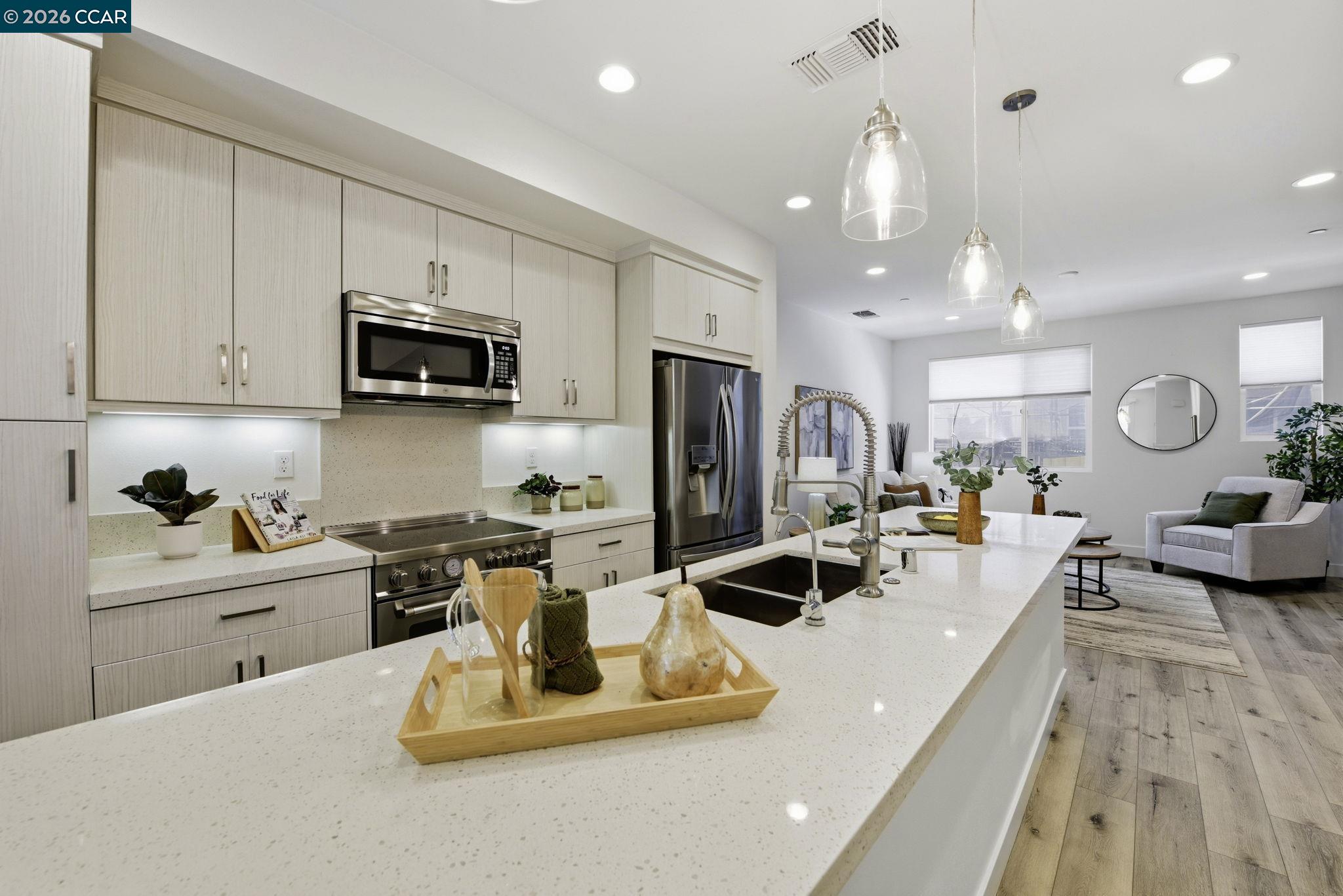150 Uptown Cir