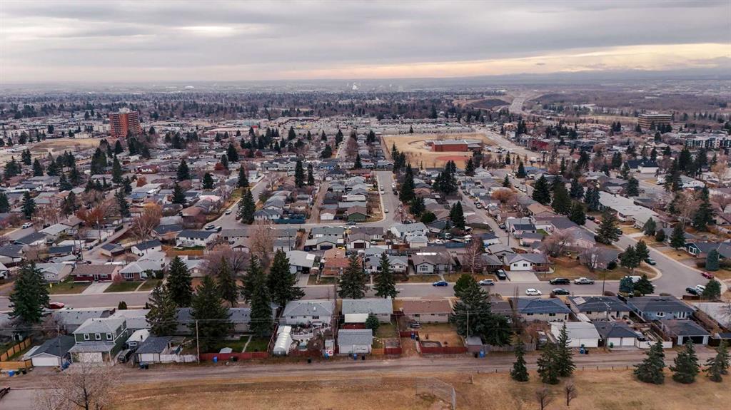 832 Raynard Crescent SE