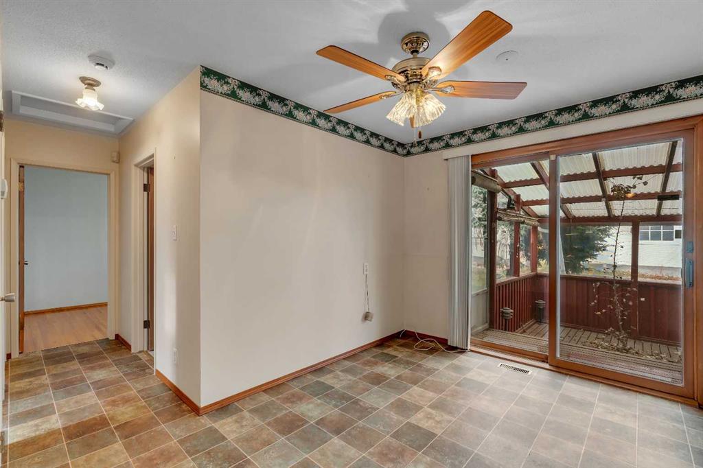 832 Raynard Crescent SE