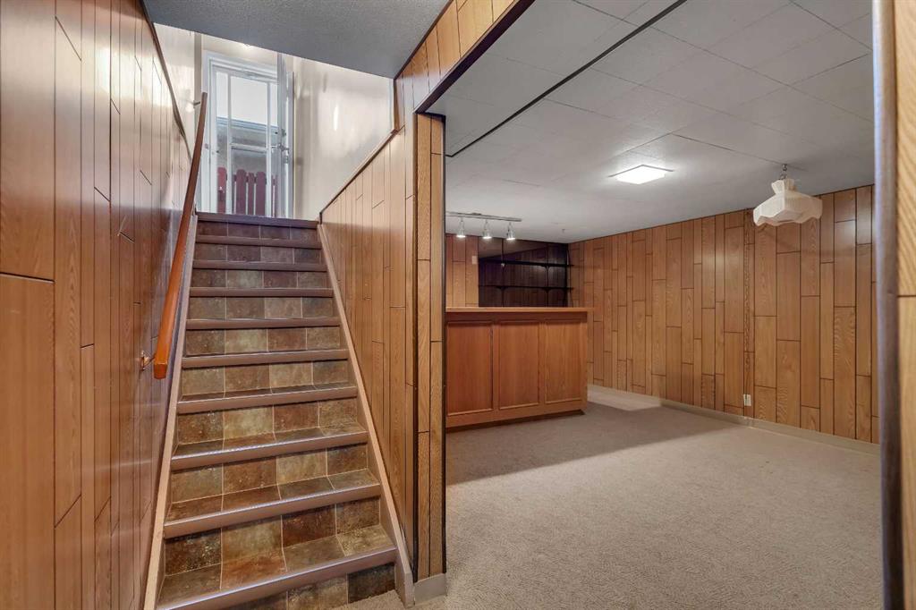 832 Raynard Crescent SE