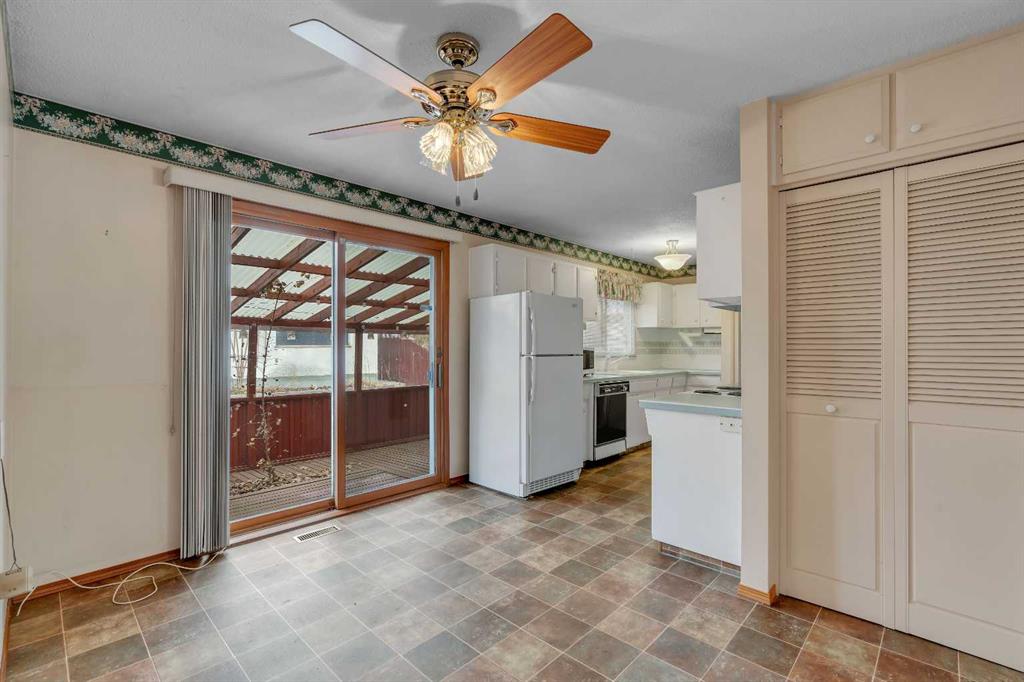 832 Raynard Crescent SE