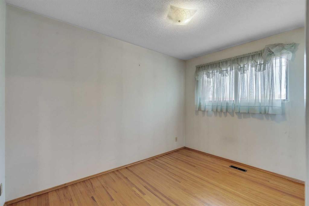 832 Raynard Crescent SE