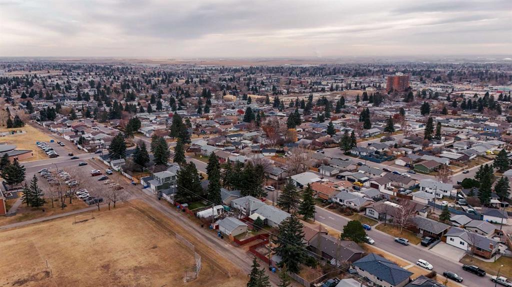 832 Raynard Crescent SE