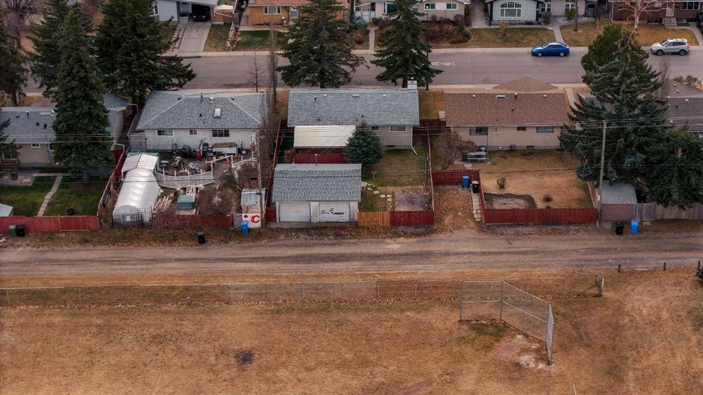 832 Raynard Crescent SE