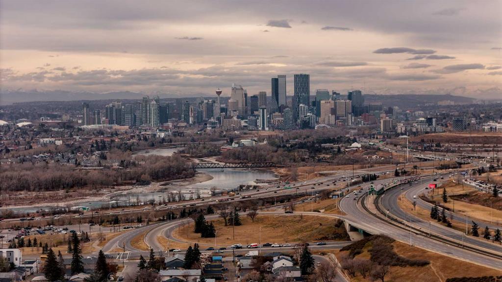 832 Raynard Crescent SE