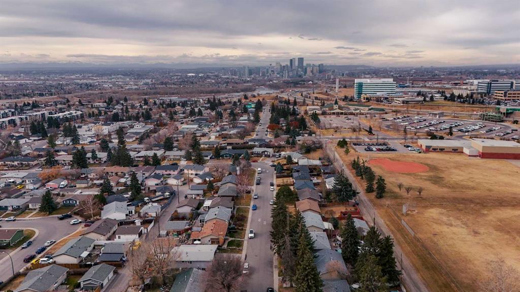 832 Raynard Crescent SE