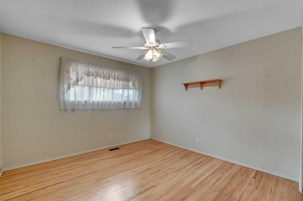 832 Raynard Crescent SE