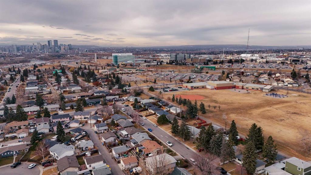 832 Raynard Crescent SE