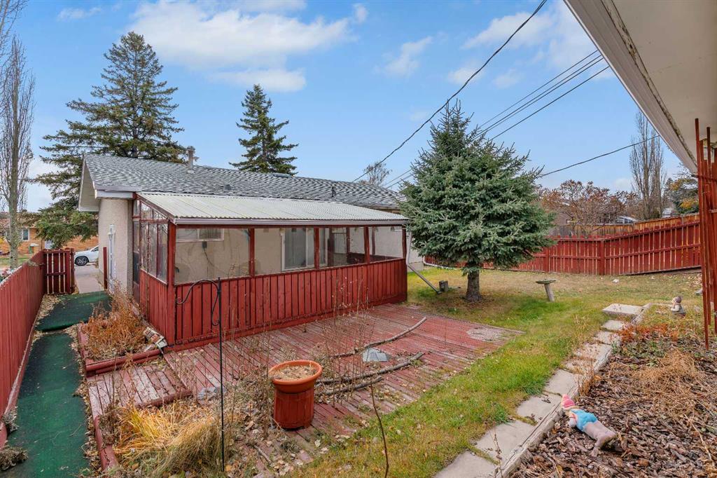 832 Raynard Crescent SE