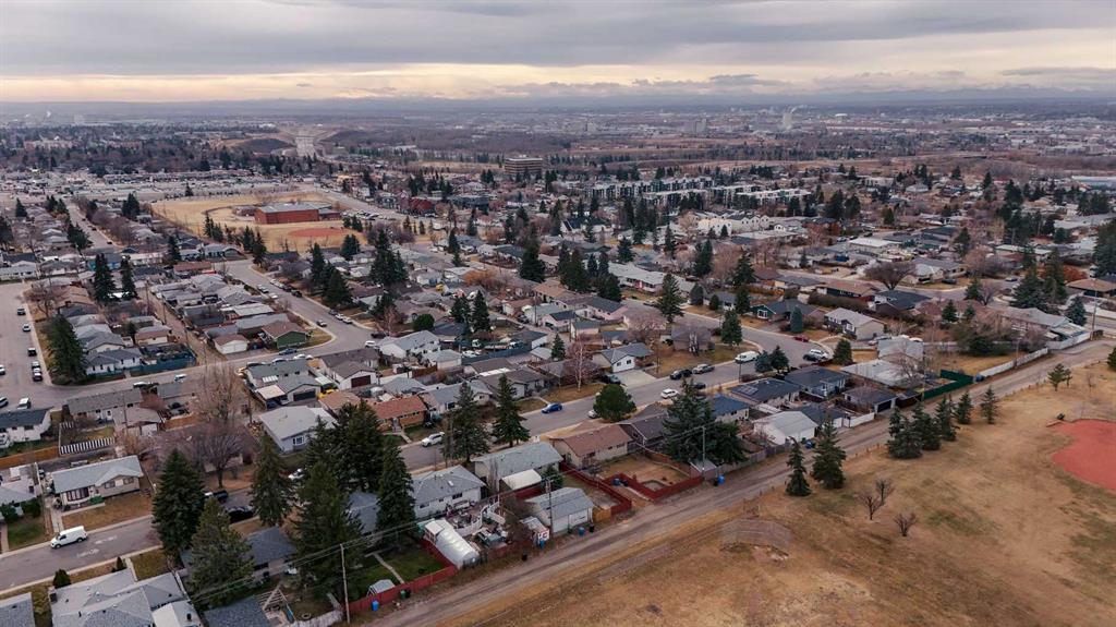 832 Raynard Crescent SE