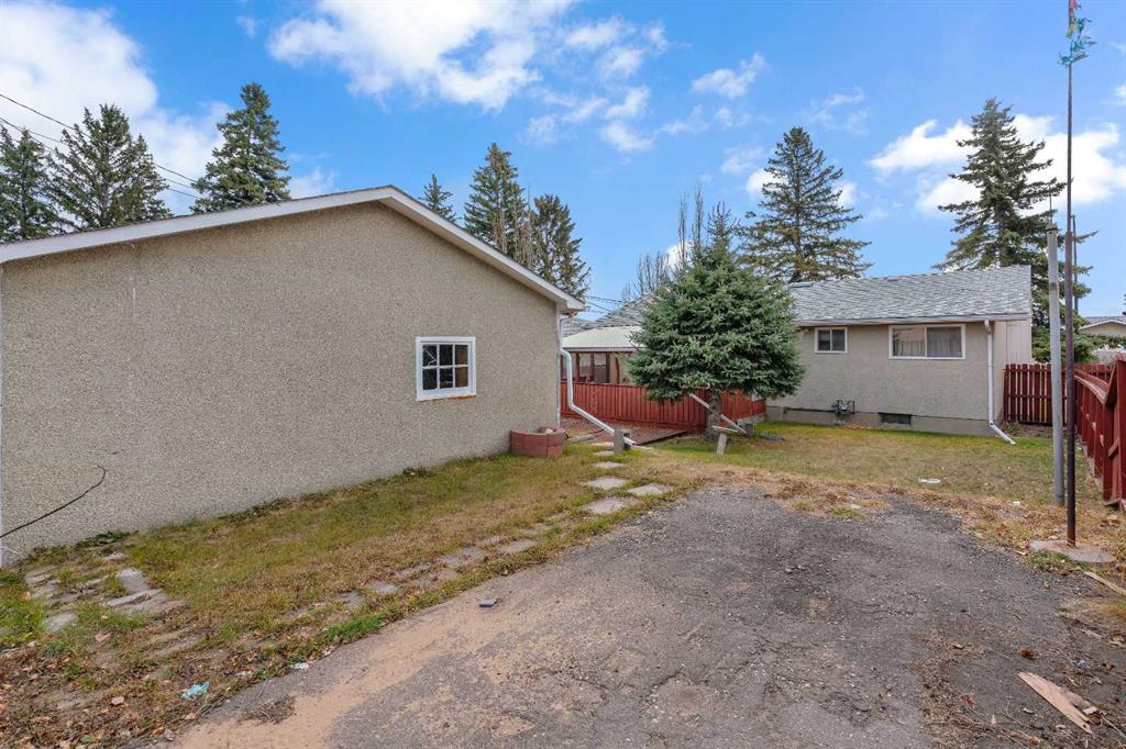 832 Raynard Crescent SE