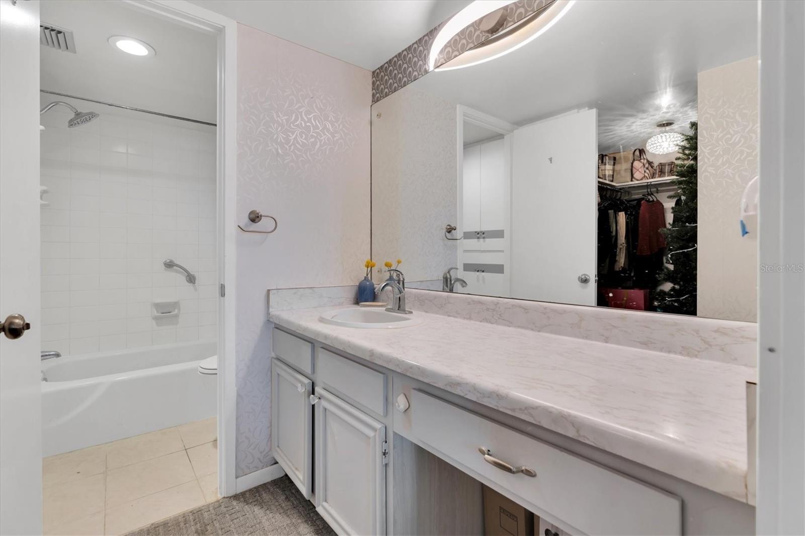 7400 SUN ISLAND DR S #307