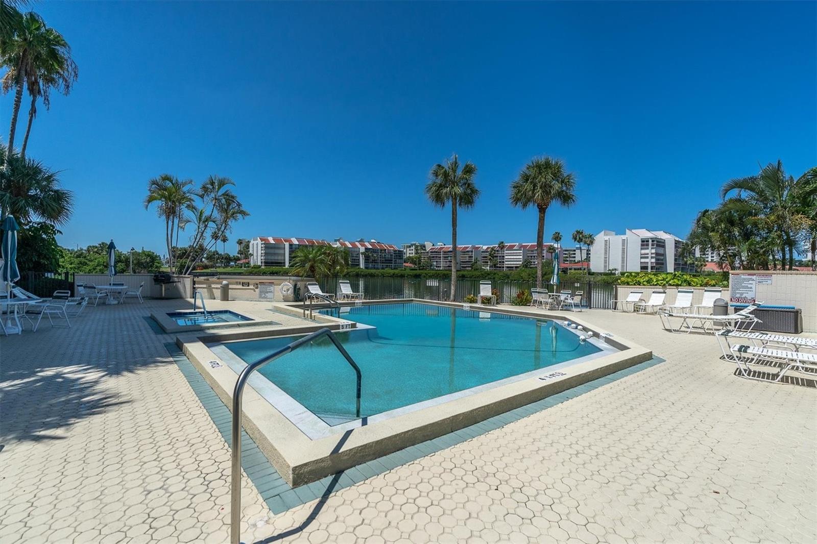 7400 SUN ISLAND DR S #307