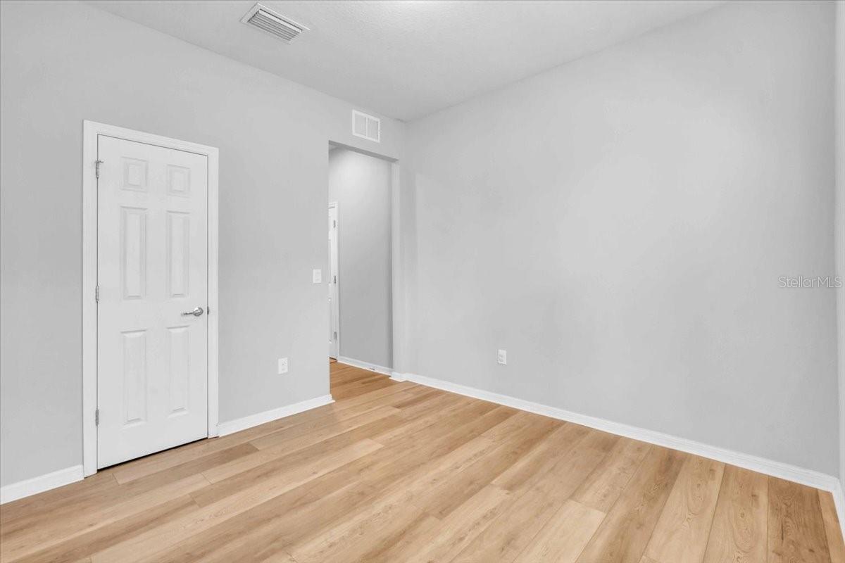 6334 KENAVA LOOP