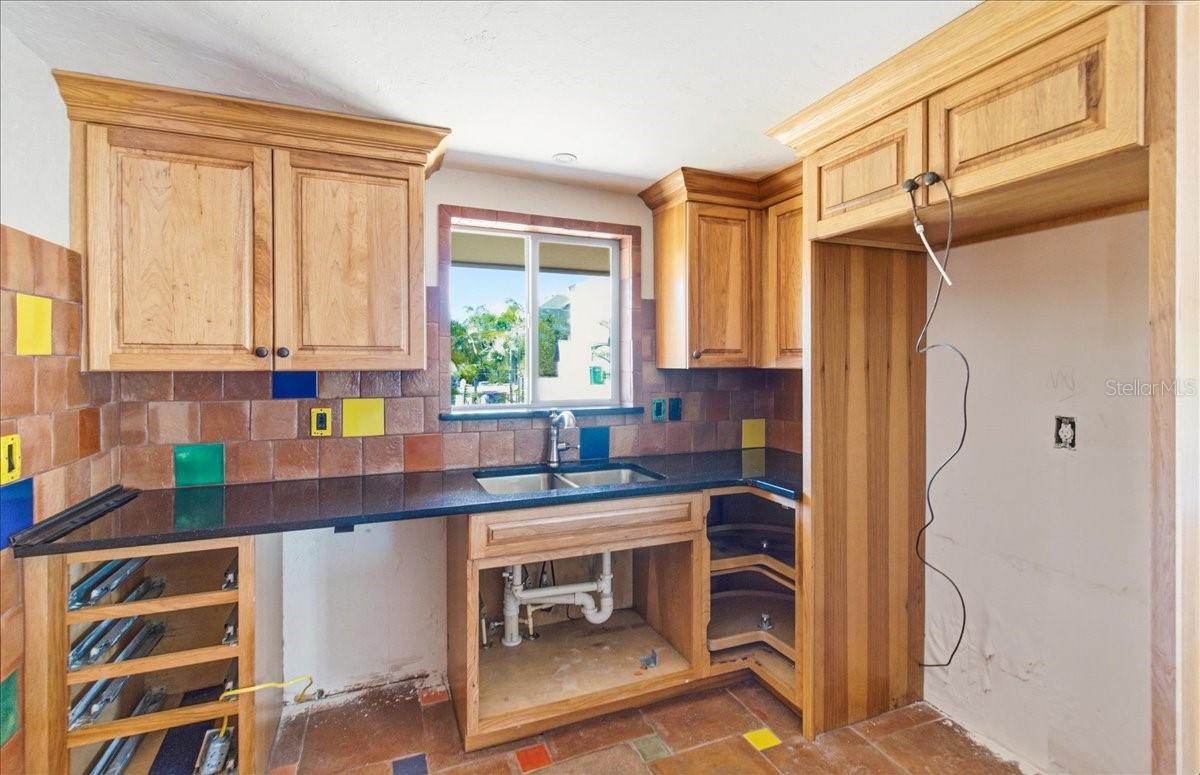 834 JUNGLE QUEEN WAY